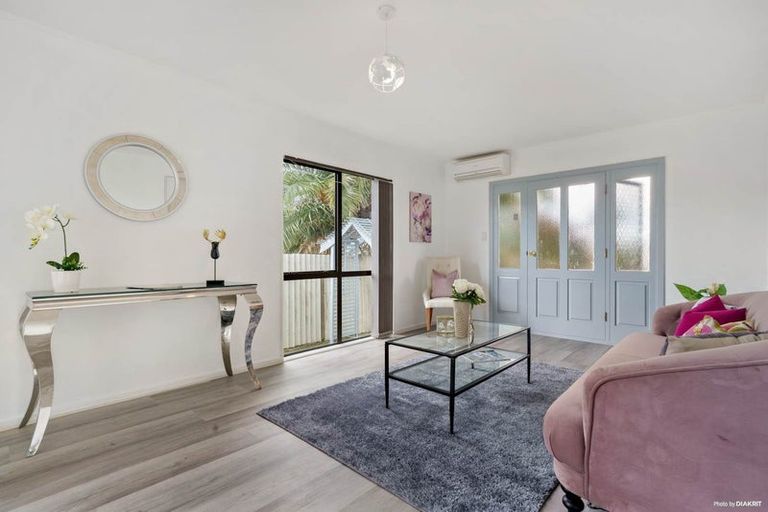 Photo of property in 1/194 Te Irirangi Drive, Flat Bush, Auckland, 2023