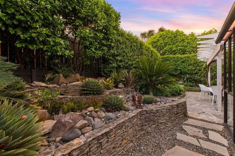 Photo of property in 2/25 Onepoto Road, Hauraki, Auckland, 0622