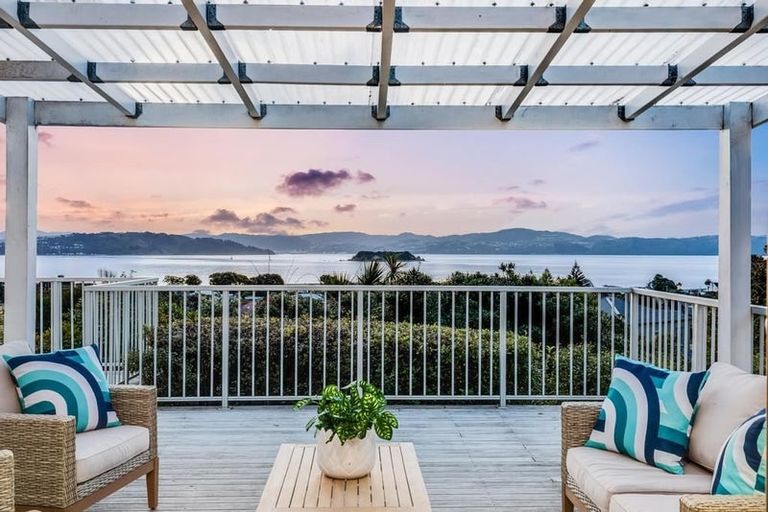 Photo of property in 22 Kowhai Street, Eastbourne, Lower Hutt, 5013