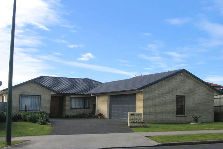Photo of property in 18 Lansell Drive, East Tamaki Heights, Auckland, 2016