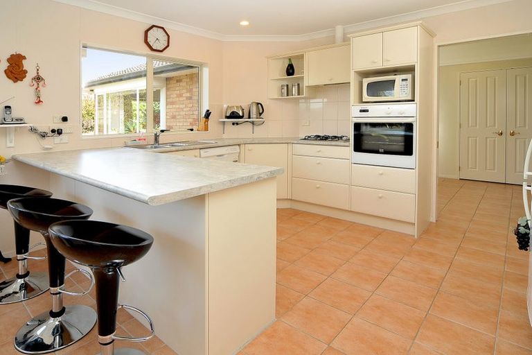 Photo of property in 32 Pitt Avenue, Clendon Park, Auckland, 2103