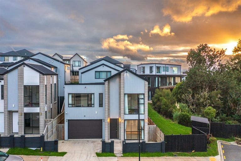 Photo of property in 14 Greenstead Close, Flat Bush, 2019