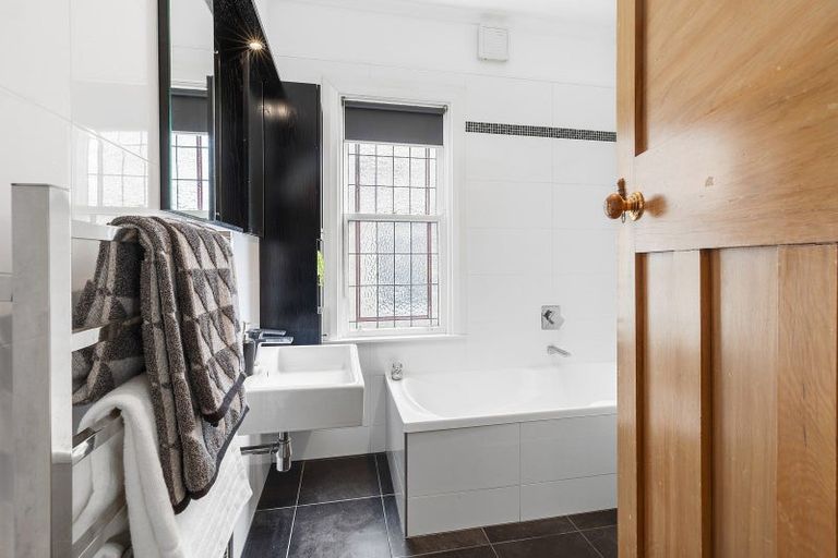 Photo of property in 25 Pinnacle Street, Seatoun, Wellington, 6022