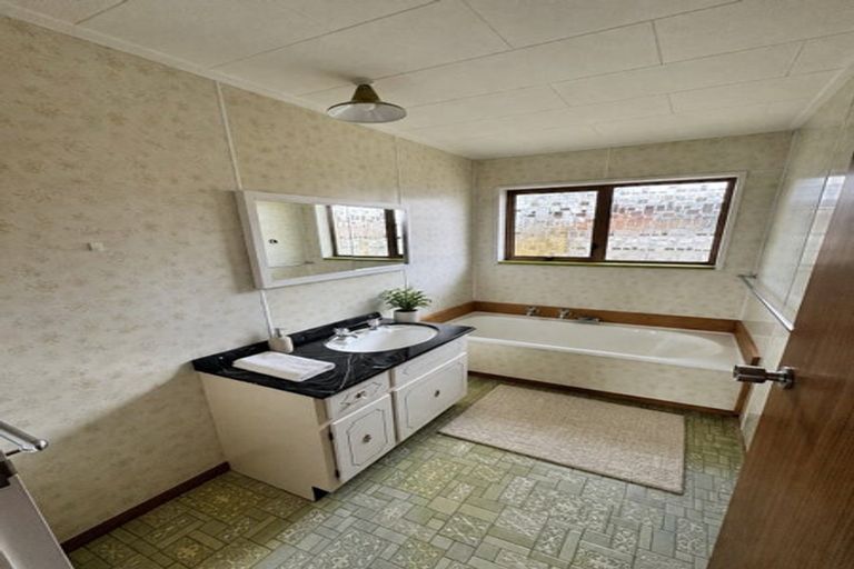 Photo of property in 126 Benmore Avenue, Cloverlea, Palmerston North, 4412