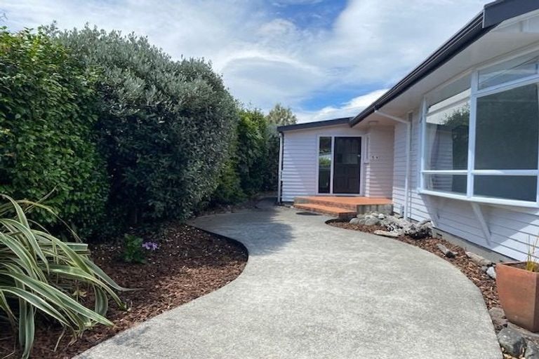 Photo of property in 5 Parera Grove, Heretaunga, Upper Hutt, 5018