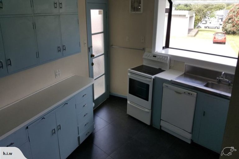 Photo of property in 2 Redwood Avenue, Tawa, Wellington, 5028