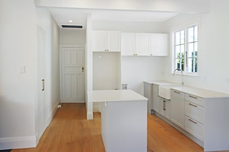 Photo of property in 62 Opawa Road, Waltham, Christchurch, 8023