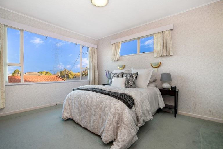 Photo of property in 4 Merville Avenue, Te Atatu South, Auckland, 0610