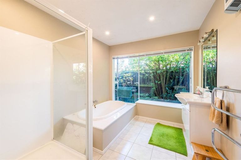 Photo of property in 5 Shanaway Close, Halswell, Christchurch, 8025