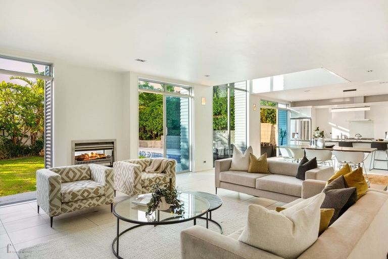 Photo of property in 7 Rangi Avenue, Schnapper Rock, Auckland, 0632