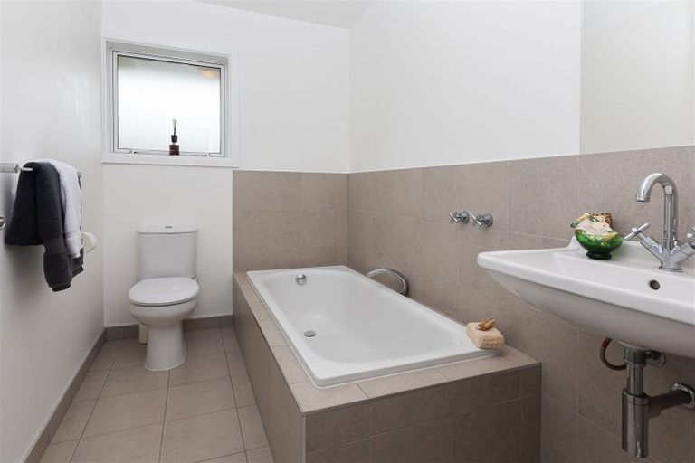 Photo of property in 8 Ladbrokes Place, Fendalton, Christchurch, 8052