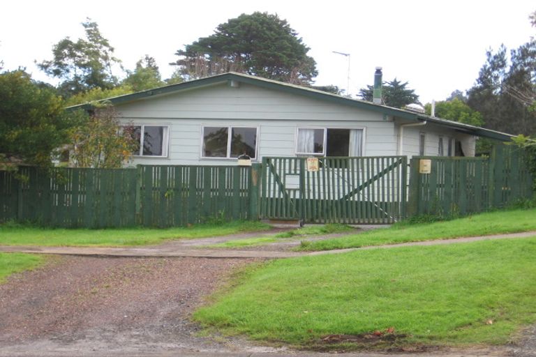 Photo of property in 771 Swanson Road, Swanson, Auckland, 0612