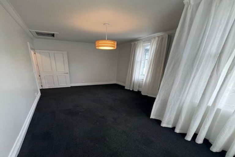 Photo of property in 18 Portland Crescent, Thorndon, Wellington, 6011