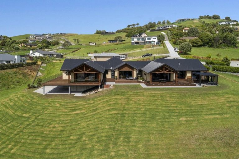 Photo of property in 43 Oceana Drive, Welcome Bay, Tauranga, 3175