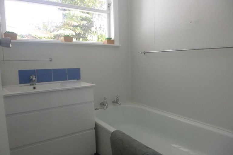 Photo of property in 6 Wyndham Road, Pinehaven, Upper Hutt, 5019