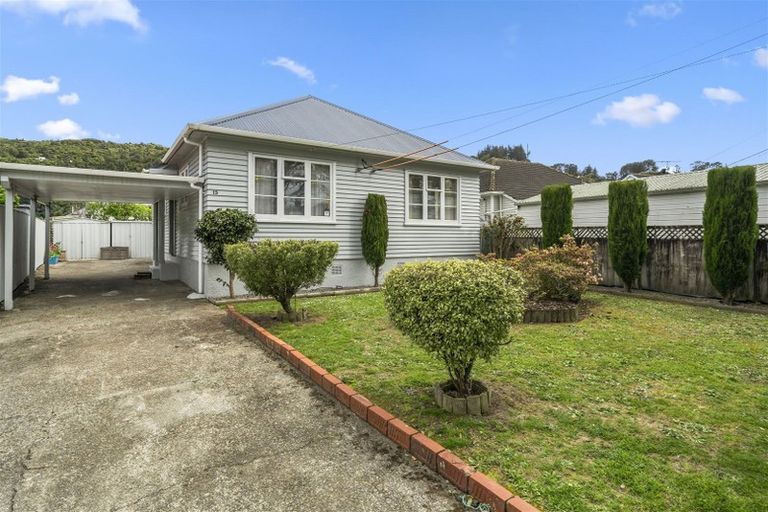 Photo of property in 19 Lockwood Crescent, Taita, Lower Hutt, 5011