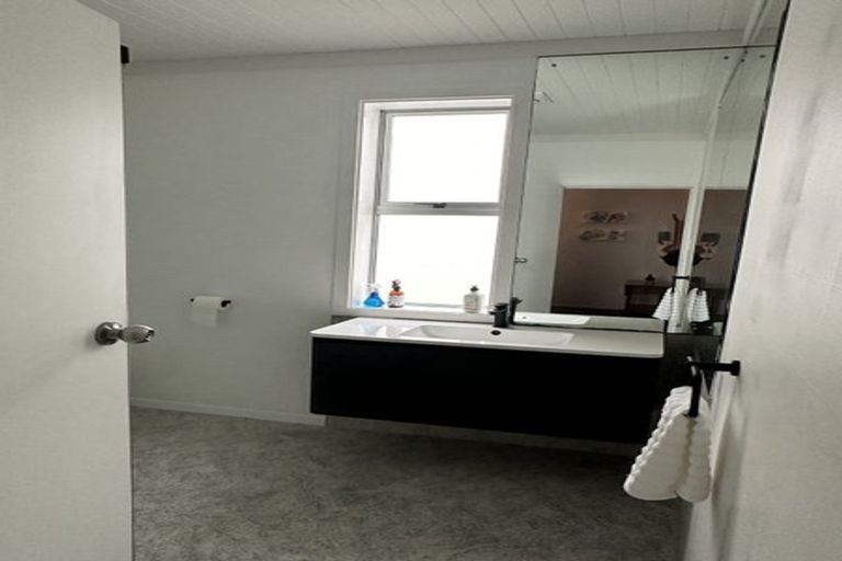 Photo of property in 27 Tukapa Street, Westown, New Plymouth, 4310