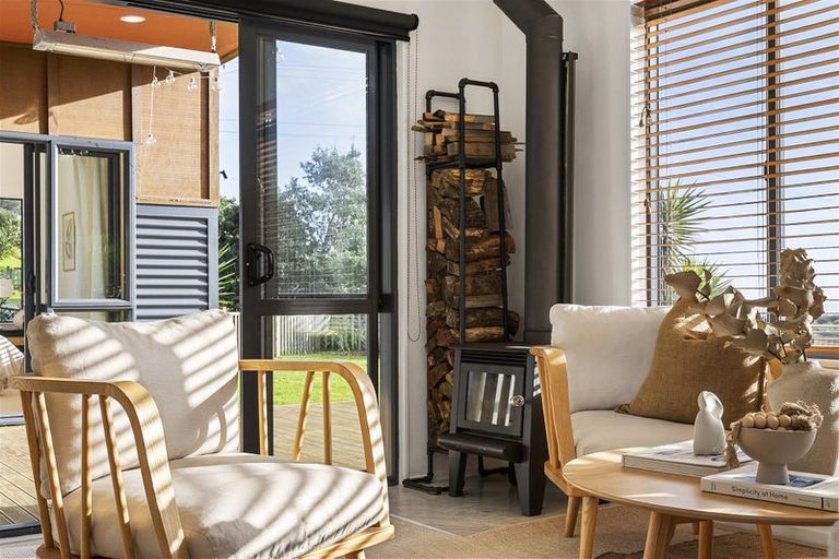 Photo of property in 333 Motutara Road, Muriwai, Waimauku, 0881