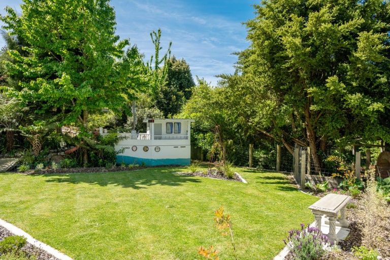 Photo of property in 32 Main Road, Havelock, 7100