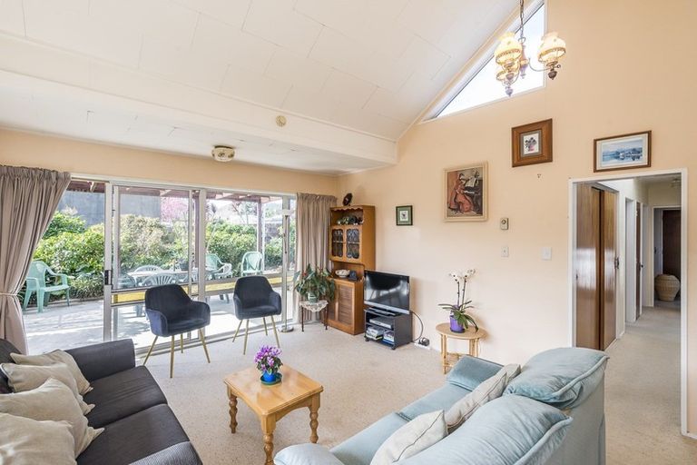Photo of property in 2a Cypress Grove, Paraparaumu, 5032