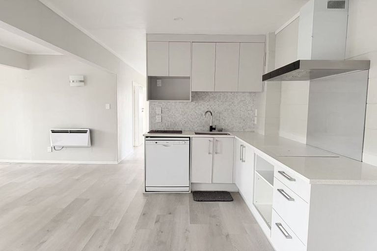 Photo of property in 16 Helena Street, Massey, Auckland, 0614