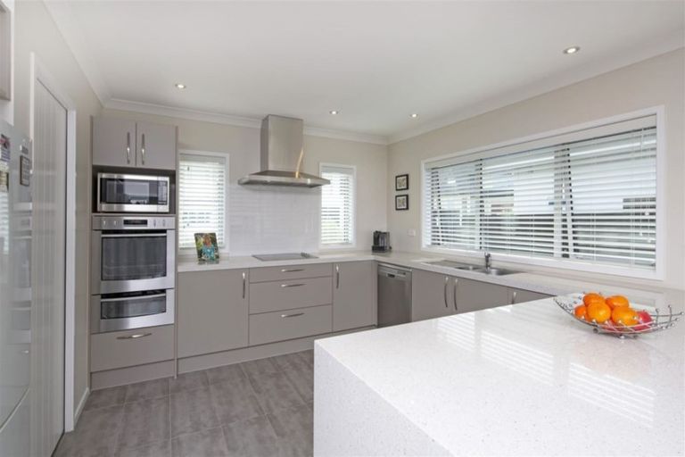 Photo of property in 6 Swindon Close, Mellons Bay, Auckland, 2014