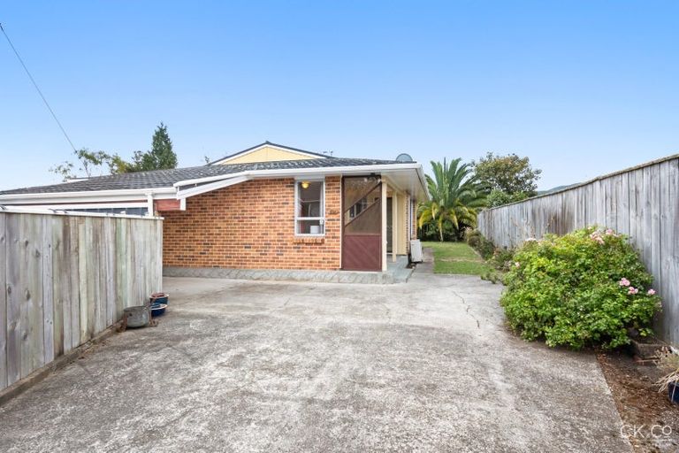 Photo of property in 2/18 Seddon Street, Wallaceville, Upper Hutt, 5018