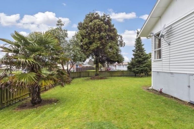 Photo of property in 2 Heyford Close, Mangere, Auckland, 2022