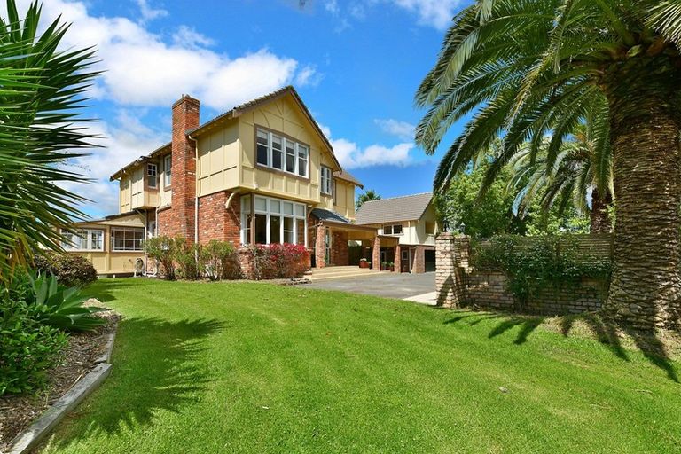 Photo of property in 141 Whangaparaoa Road, Red Beach, 0932