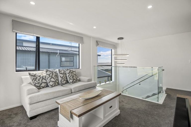 Photo of property in 11 Koiora Road, Clarks Beach, 2122