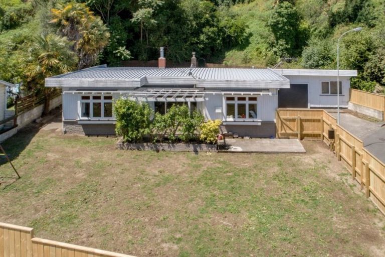 Photo of property in 2 Guys Hill Road, Hospital Hill, Napier, 4110