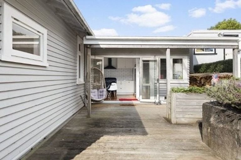 Photo of property in 13 Firth Terrace, Karori, Wellington, 6012