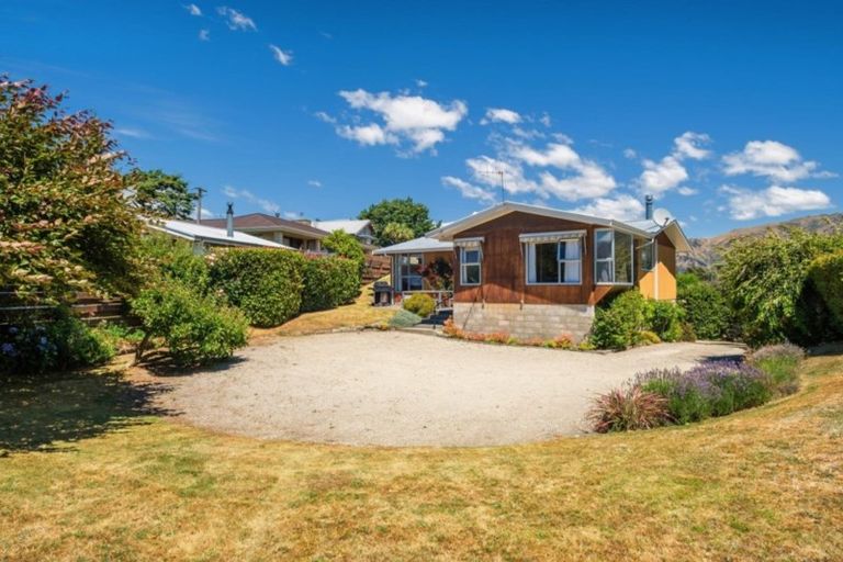 Photo of property in 4 Clematis Court, Wanaka, 9305