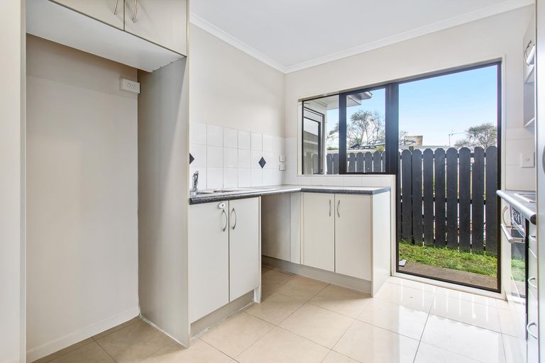 Photo of property in 96 Maplesden Drive, Clendon Park, Auckland, 2103