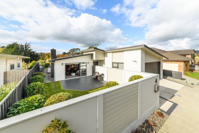 Photo of property in 4a Silkwood Place, Fitzherbert, Palmerston North, 4410