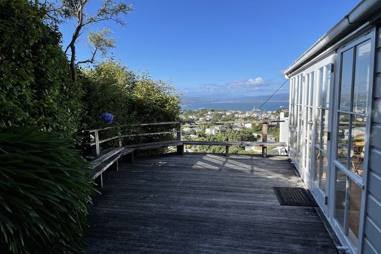Photo of property in 82 Moana Road, Kelburn, Wellington, 6012