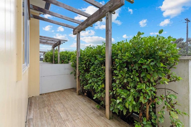 Photo of property in 26/11 Ray Small Drive, Papakura, 2110