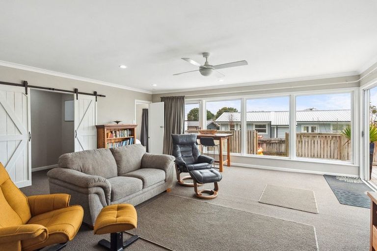 Photo of property in 53a Elizabeth Street, Waikanae, 5036