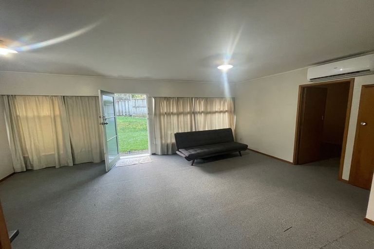 Photo of property in 2/7 Luplau Crescent, Cockle Bay, Auckland, 2014