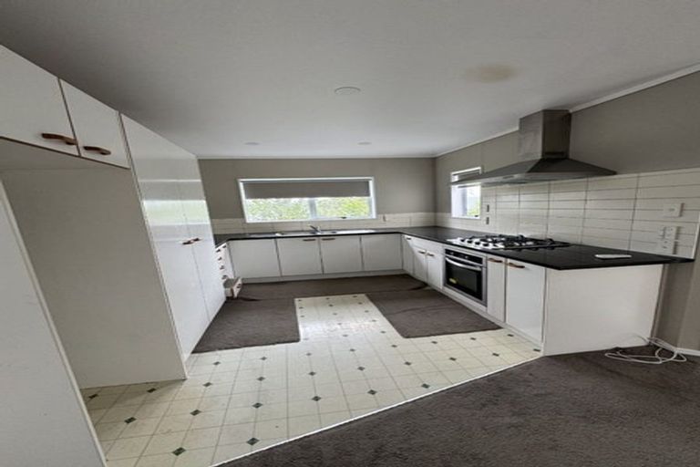 Photo of property in 16 Taupo Street, Green Bay, Auckland, 0604