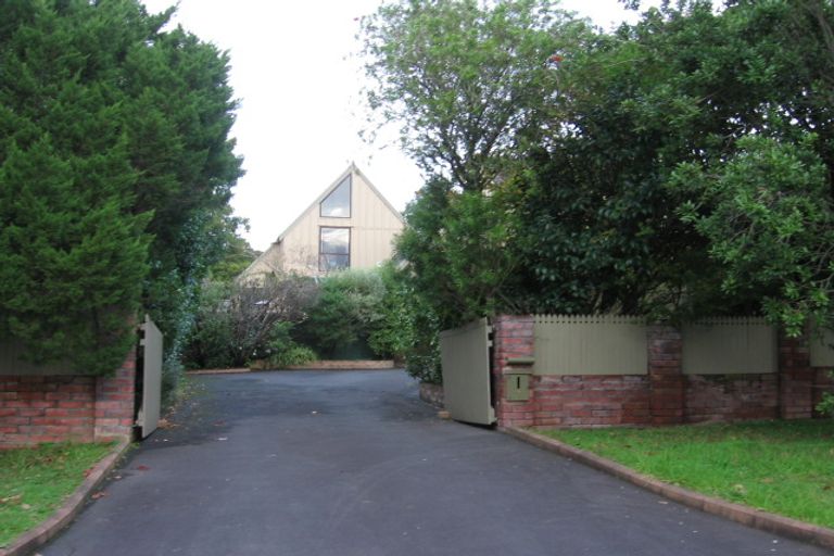 Photo of property in 7 Oratau Place, Greenhithe, Auckland, 0632