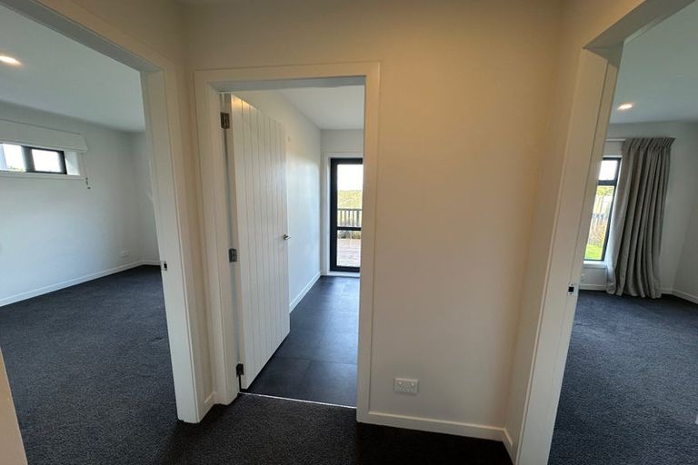 Photo of property in 34 Epic Way, Newlands, Wellington, 6037