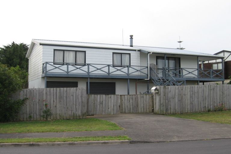Photo of property in 14 Cyril Crescent, West Harbour, Auckland, 0618