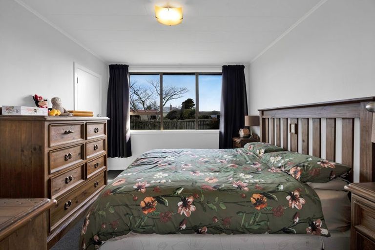 Photo of property in 6 Kamahi Avenue, Hawera, 4610