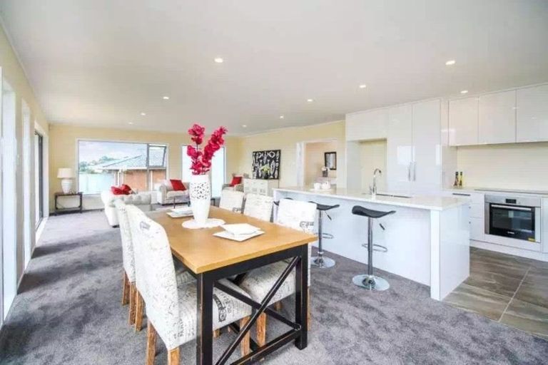 Photo of property in 5 Maxwelton Drive, Mairangi Bay, Auckland, 0630