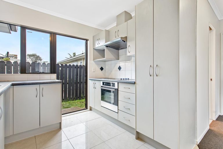 Photo of property in 96 Maplesden Drive, Clendon Park, Auckland, 2103