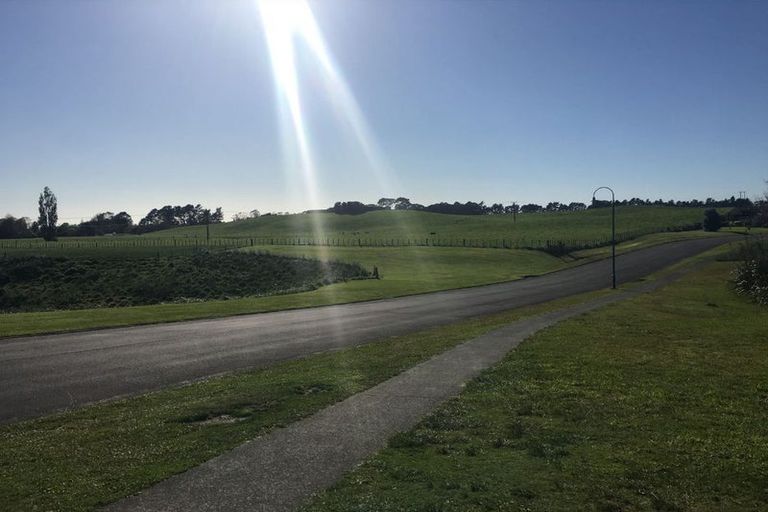 Photo of property in 30 Ballantyne Way, Aongatete, 3178