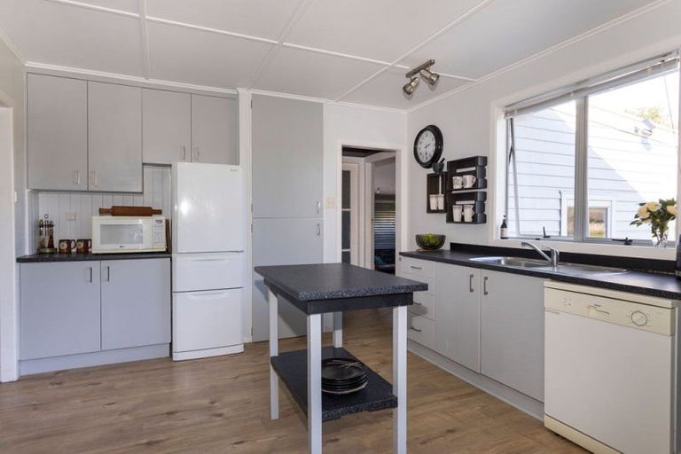 Photo of property in 3 Heretaunga Road, Maharahara, Dannevirke, 4972