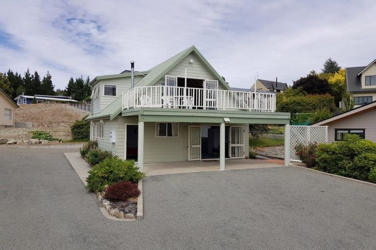Photo of property in 16 O'neill Place, Lake Tekapo, 7999