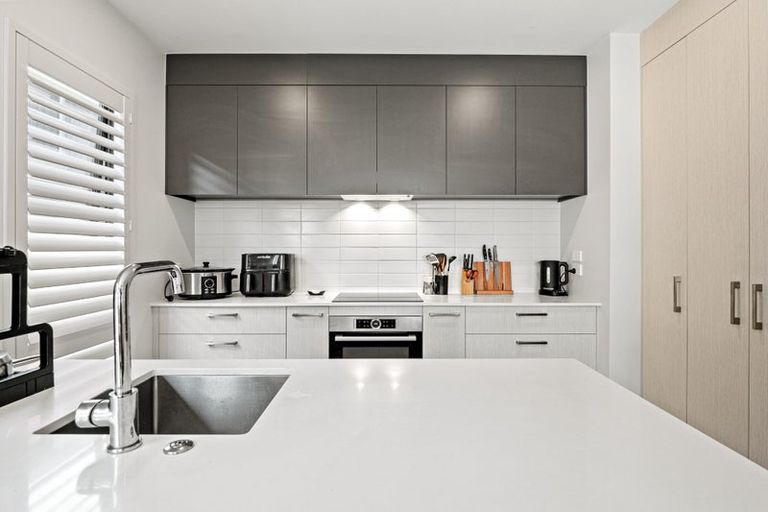 Photo of property in 12 Inder Street, Jacks Point, 9371